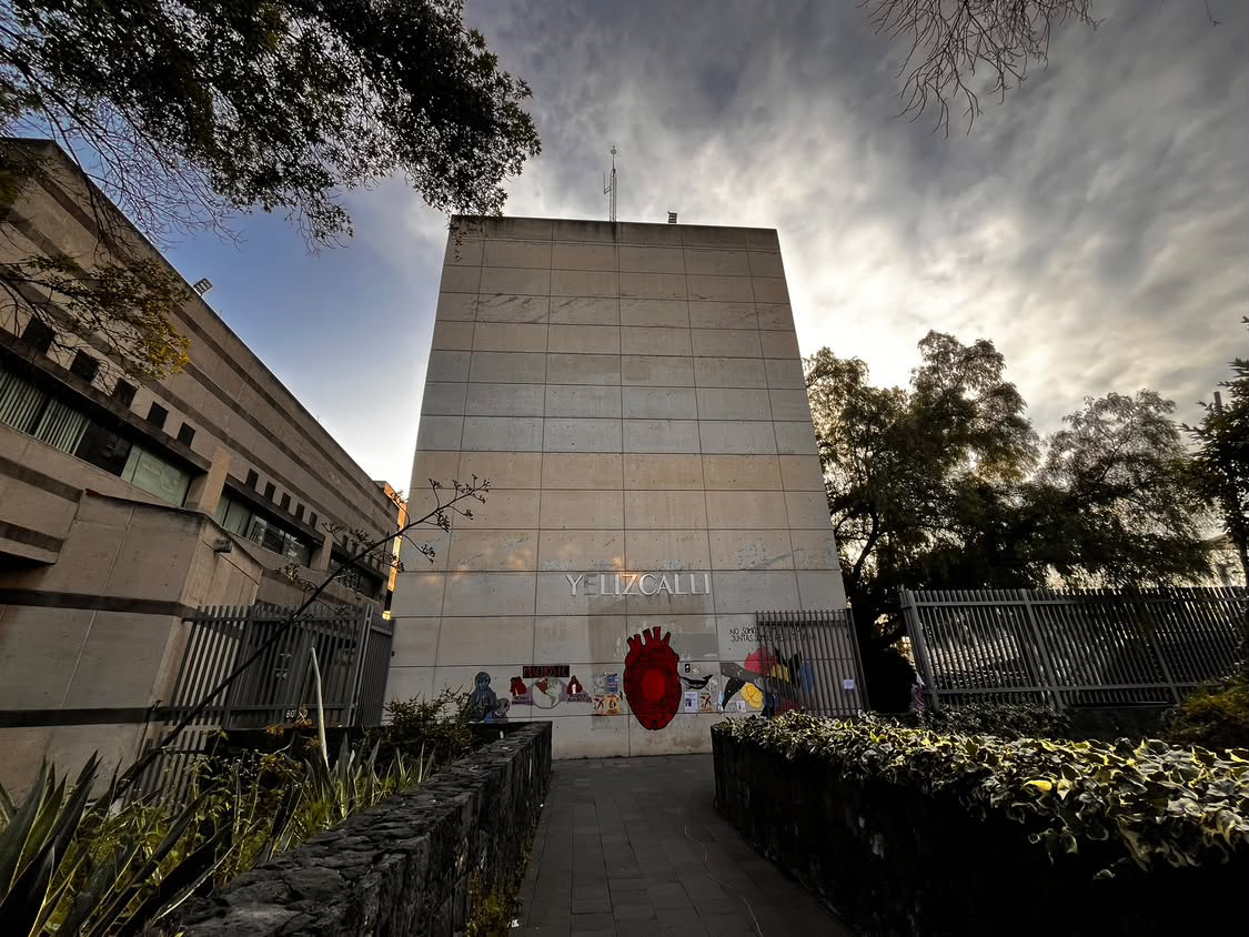 Comunidad_UNAM's tweet photo. ¡Buenos días, #ComunidadUNAM! ☺️💛💙
Muchas gracias por tus fotografías, @mar_sansol 🥰
Compártenos tus fotos, videos y creaciones de lo que más te guste de nuestra Casa de Estudios. Envíalas por inbox o a fotoscomunidad@dgaco.unam.mx
#BuenosDíasUNAM #FotosUNAM #CreacionesUNAM https://t.co/9TLNQGS4Sa