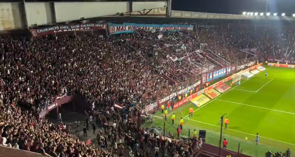 hugodegerli14's tweet photo. Una de las populares mas grandes del Continente, capacidad para mas de 16.000 personas.  
Al Granate lo hace grande su gente. https://t.co/a6iDvt3Ves