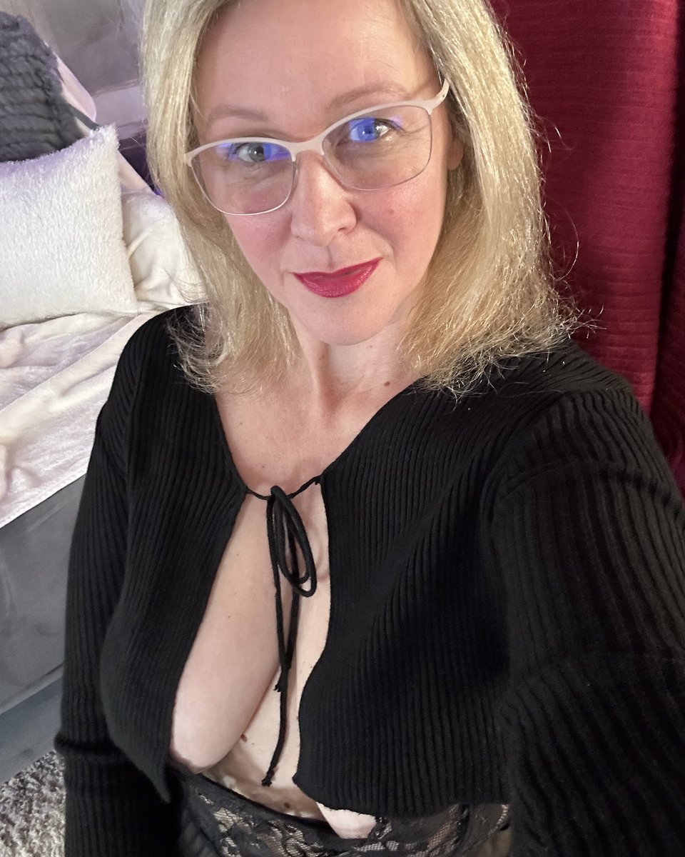 MarleneBloemX's tweet photo. Würdest du mich auf dir reiten lassen, während ich mit getrocknetem Sperma bedeckt bin? https://t.co/P6VGhRDiVD https://t.co/rD2bH3kPTX