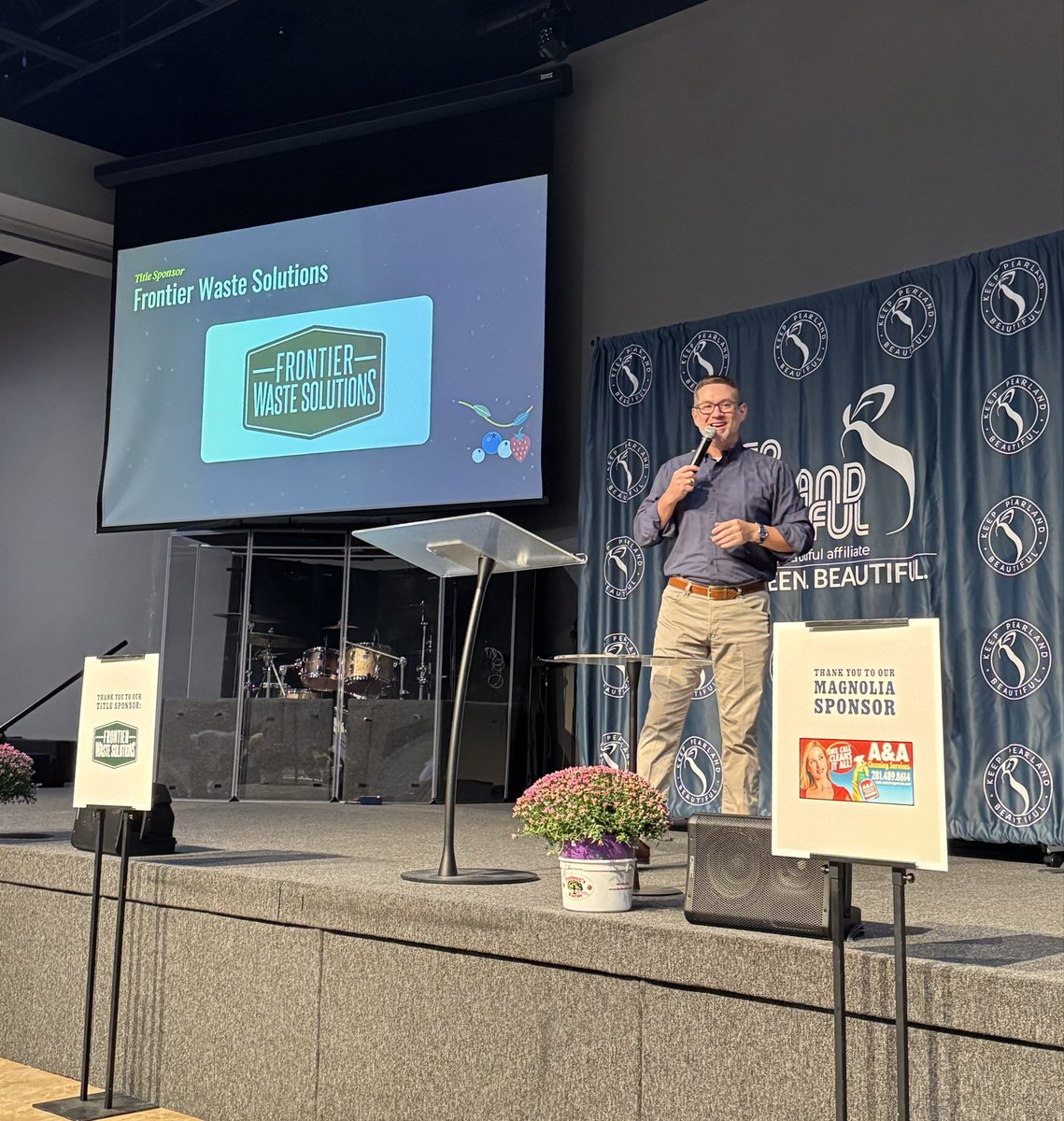 FrontierWaste's tweet photo. A great afternoon supporting Keep Pearland Beautiful at the 22nd Annual Plant Thyme Fall Luncheon! 🌿

We enjoyed connecting with community leaders and neighbors while supporting an organization dedicated to keeping Pearland clean, green and beautiful! https://t.co/M5iIXMOJDa