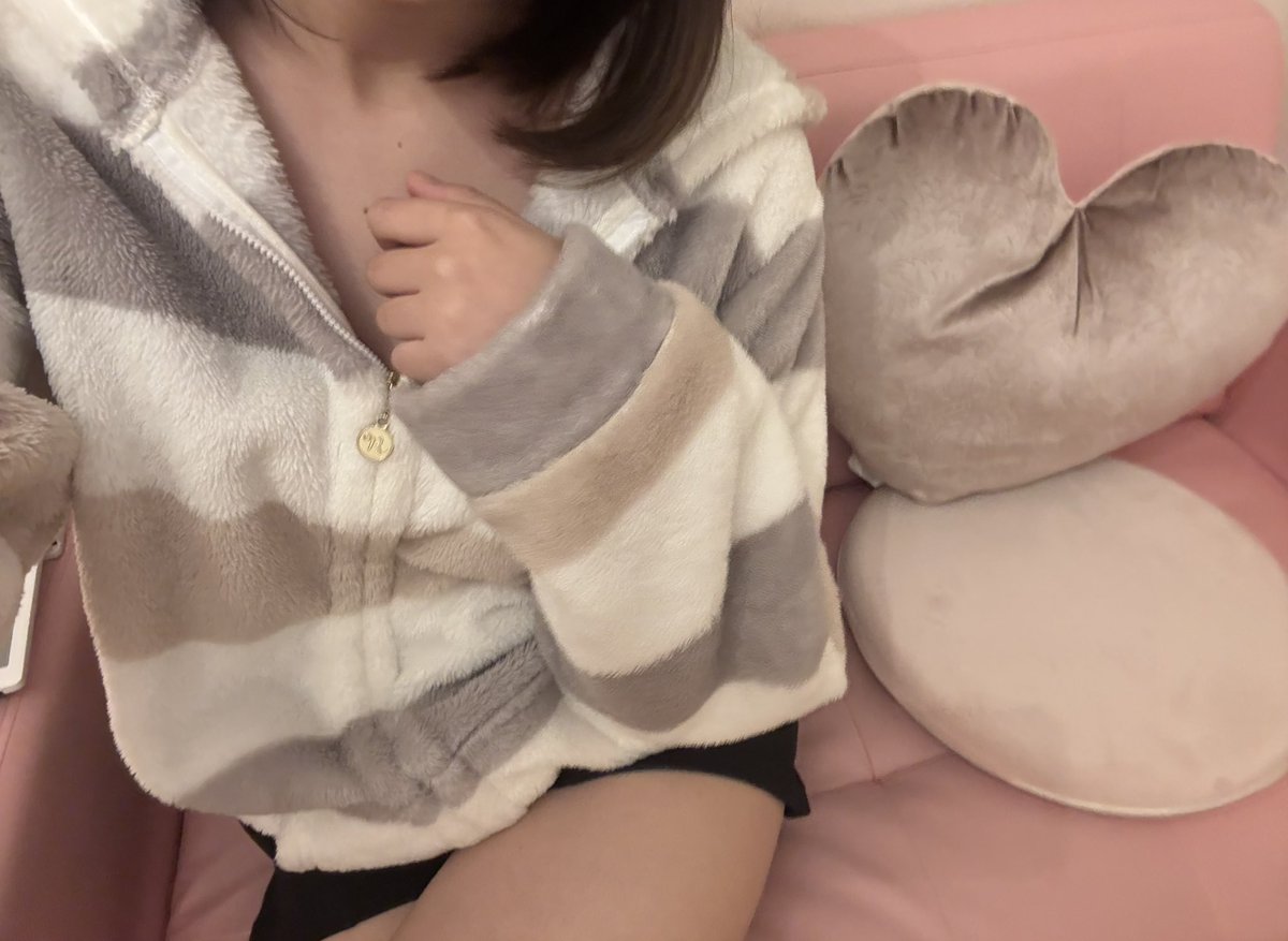 yunacyan2005's tweet photo. 今日会いにきてくれたお兄さんたちありがとうございました！

本指のお兄さん、久々に会えて嬉しかった！💖お家にいても元気してるかなーって思ったりする時あるよ！じつは！
ほんとお仕事無理しすぎずねーー🥹

初回のお兄さん、ムチムチ好きのゆなのために痩せすぎないでねっ😂
またお待ちしてます！ https://t.co/NMTSpfkSe7