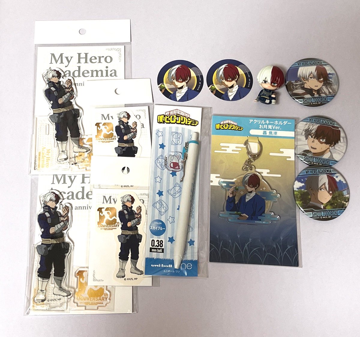 Shoto_T_15's tweet photo. なんかやたらと俺のグッズ多く置いてあった気がする
いいのか悪いのかは分からないが…

左のアクスタとシールは買い占めた

…いい収穫だったな。 https://t.co/zuTtr1AK3l