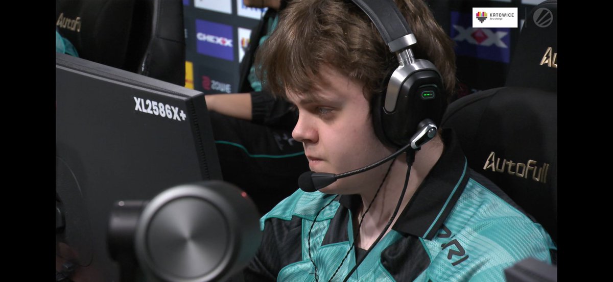 Johal6O4's tweet photo. Bet on a csgo match and a player on my team has down syndrome 👎🏻 https://t.co/4yUYg1XnU4