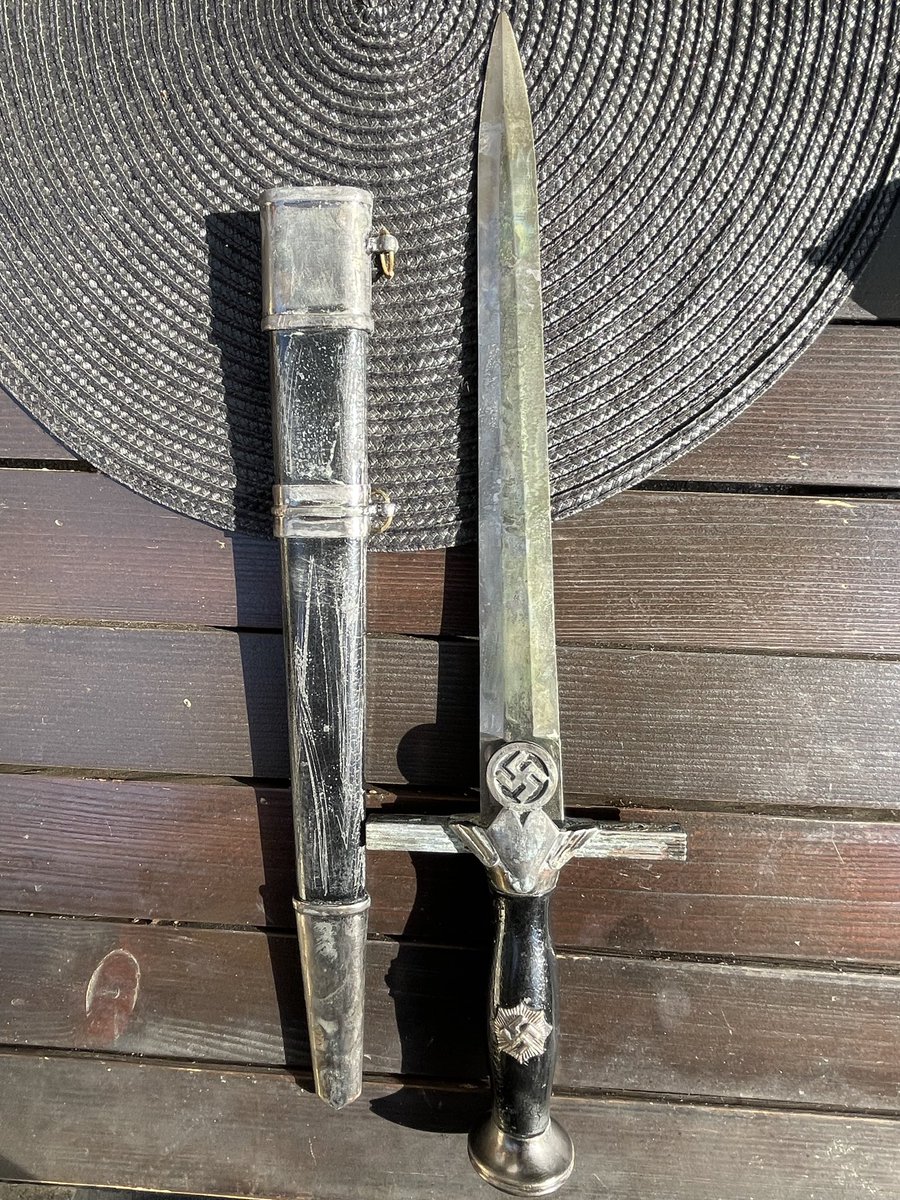 Thedemanator's tweet photo. Who’s sword is better mine or @jokerwaffenfren https://t.co/awrLoBbmmA