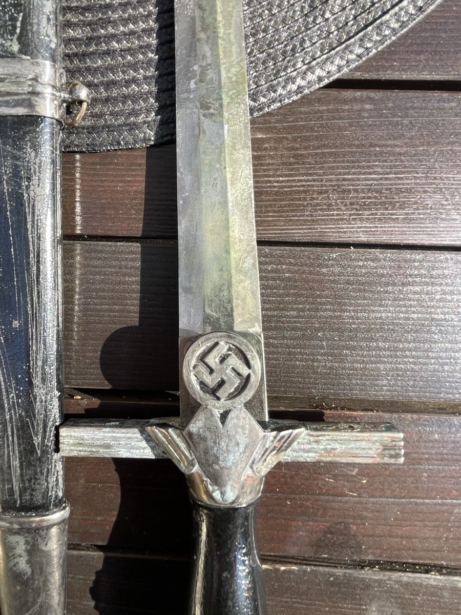 Thedemanator's tweet photo. Who’s sword is better mine or @jokerwaffenfren https://t.co/awrLoBbmmA