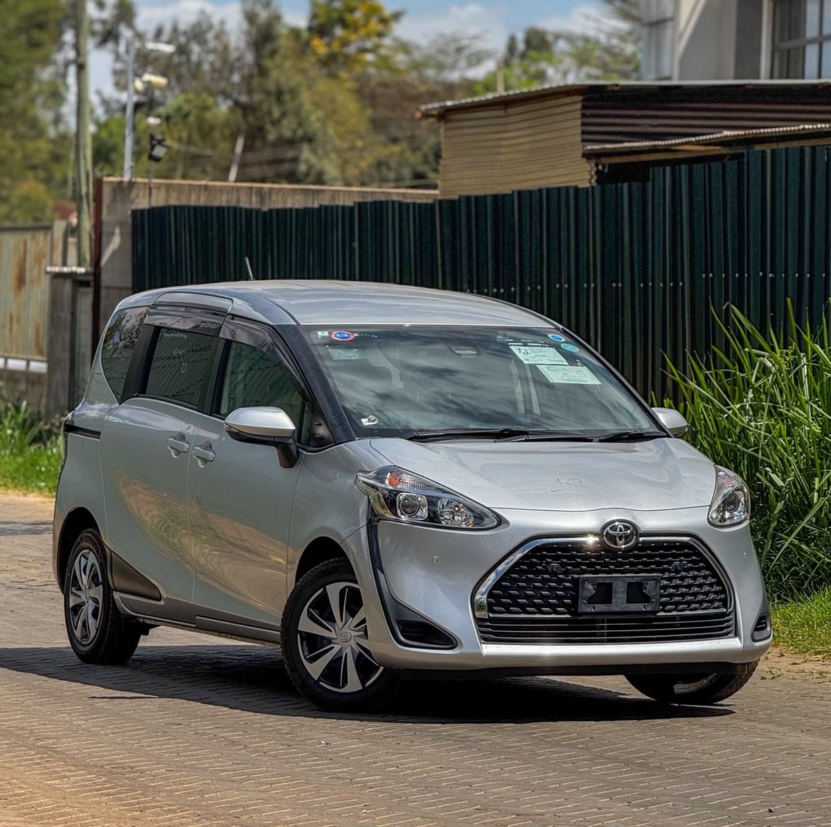 ZataMotorsKe's tweet photo. ๏ธ 2019 TOYOTA SIENTA
โ
๏ธ 1500CC NON HYBRID
โ
๏ธ 6 SEATER
โ
๏ธ AUTOMATIC TRANSMISSION
โ
๏ธ SINGLE SLIDING AUTOMATIC DOOR
โ
๏ธ LANE ASSIST
โ
๏ธ ANTICOLLISON CONTROL
โ
๏ธ EMERGENCY BRAKING
โ
๏ธ PARKING SENSORS
PRICE : 1.8M
#LindaMtaani #AbsaExposed #Ebola https://t.co/4Gti3ZJuQz