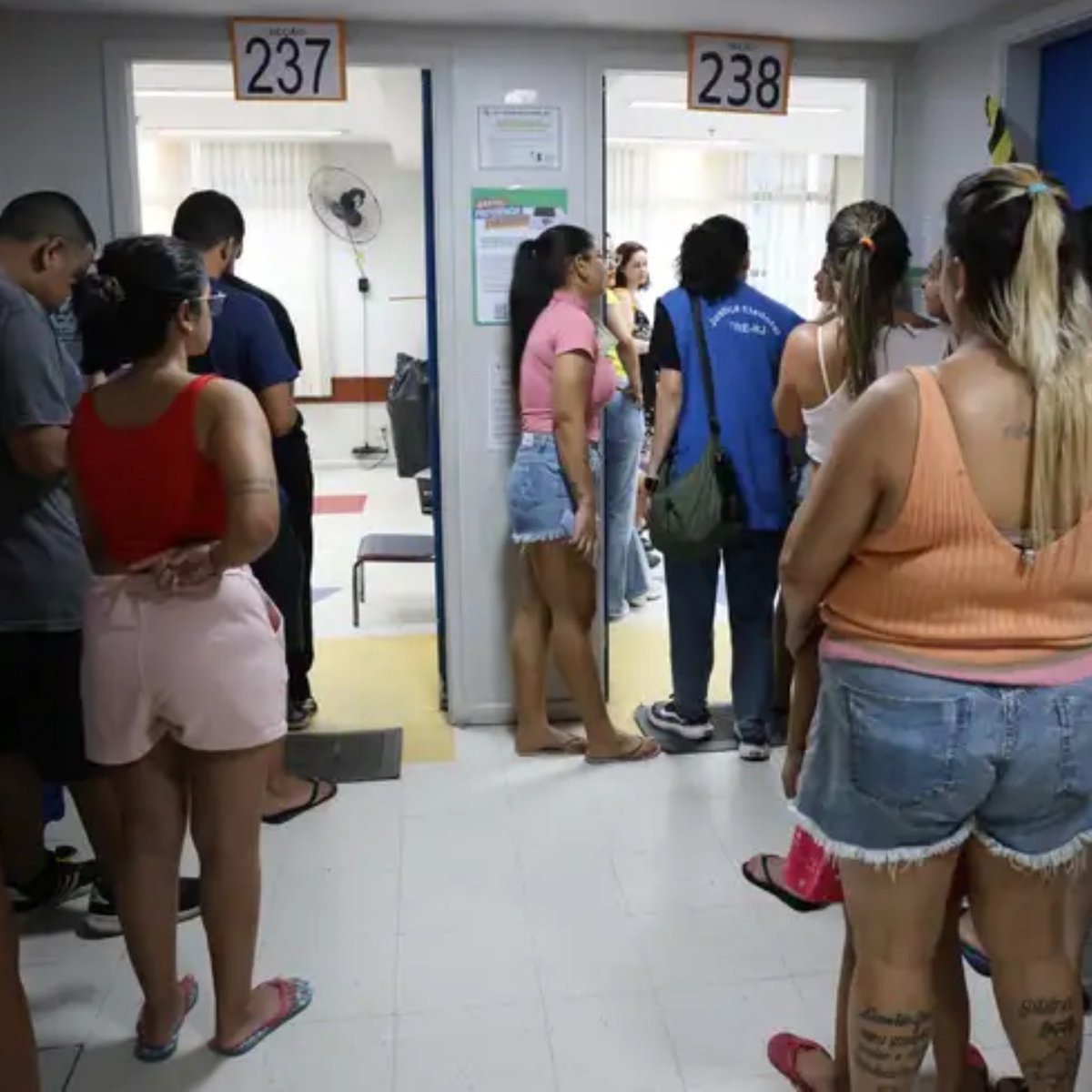 updatecharts's tweet photo. GENTE? 204 mil eleitores DIGITARAM “13” para GOVERNADOR e ANULARAM o VOTO no Rio de Janeiro, segundo O Globo. https://t.co/agRyOJi3UJ
