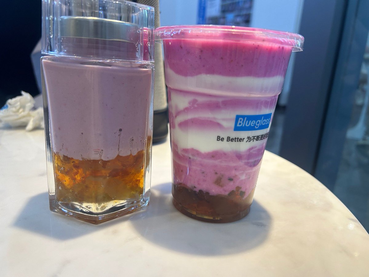 AdalineCheuakx's tweet photo. [Hoy probé un “撇酵嘎哑” refrescante en la plaza, sabor único que no olvidaré!]， https://t.co/ndE6qiPnu5