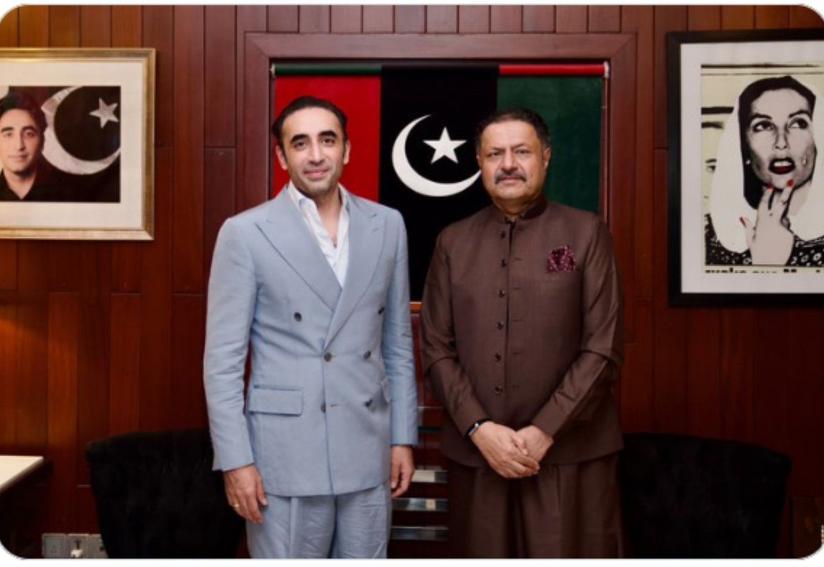 NaimaBalochppp's tweet photo. کراچی: چیئرمین @BBhuttoZardari سے پی پی ضلع سجاول کے صدر اور صوبائی وزیر محمد علی ملکانی کی بلاول ہاؤس میں ملاقات، حلقہ کے عوامی مسائل اور محکموں کی کارکردگی پر بریفنگ ✌️
 #PPP #BilawalHouse
#PS88Malir
#SMTteamSN https://t.co/3HRrbQ3I2H