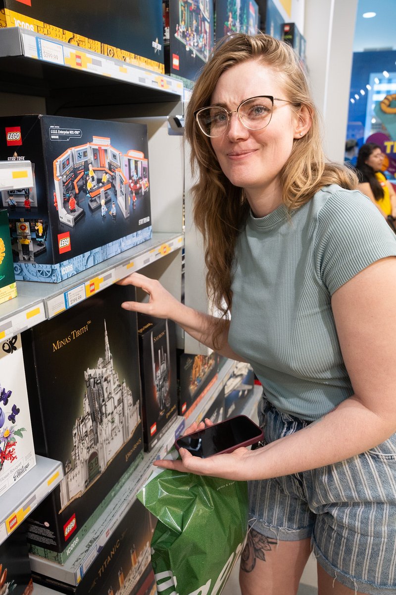 nymphymia's tweet photo. The face I make when I’m told I can’t buy the Minas Tirith LEGO set 🥲

#lotr #lego #forgondor #minastirith https://t.co/djDWQiYkqD