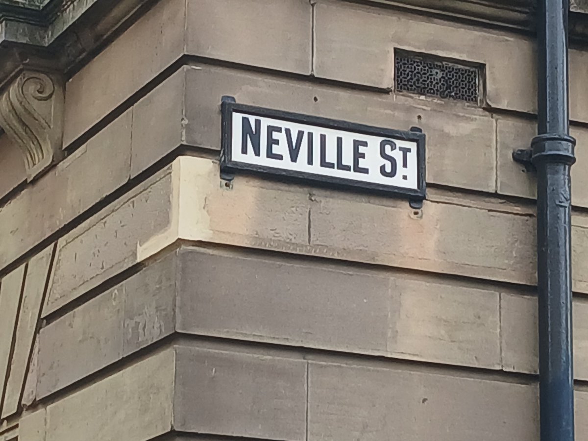 youngpunkers's tweet photo. 641 people contributed 63748 words, 28 pictures and 9 pieces of art that have now been left at grey's monument https://t.co/yrVyet5fLu