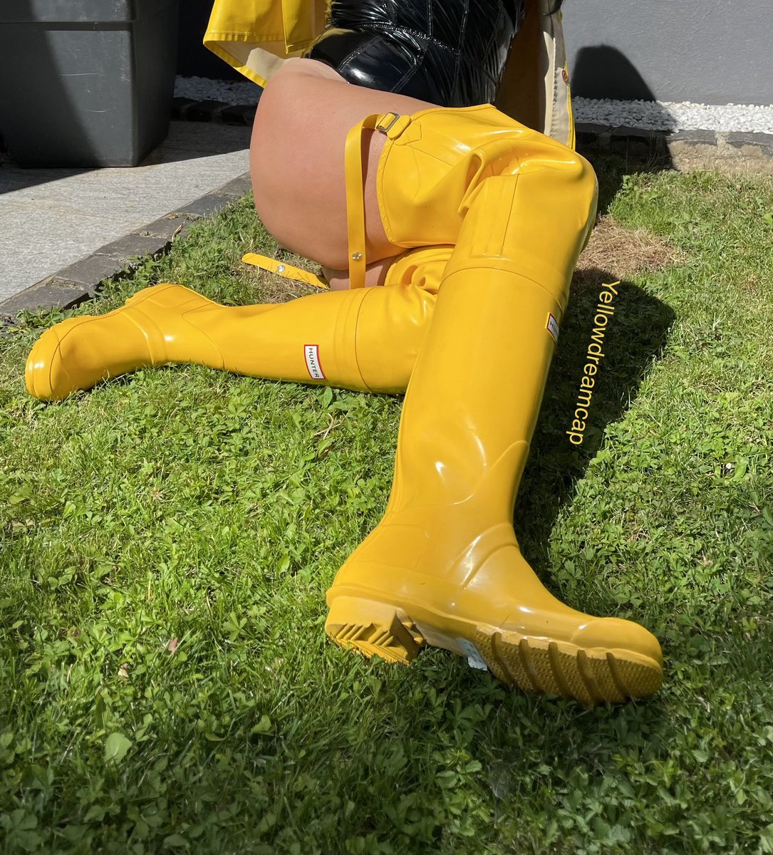 yellowdreamcap's tweet photo. You know these boots? Or my linktree?
*
#hunter #waders #gummistiefel #rubber#gloves https://t.co/6gHhazzHGn