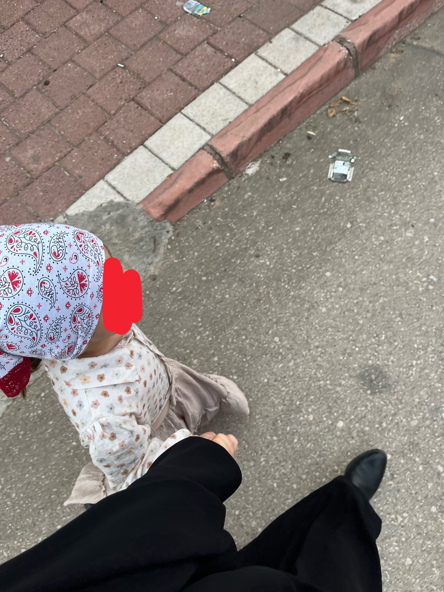 zeyynutt's tweet photo. Favori teyzesiyim çünkü her istediğini aldırıyor ❤️ https://t.co/d72kvYNQ9Q