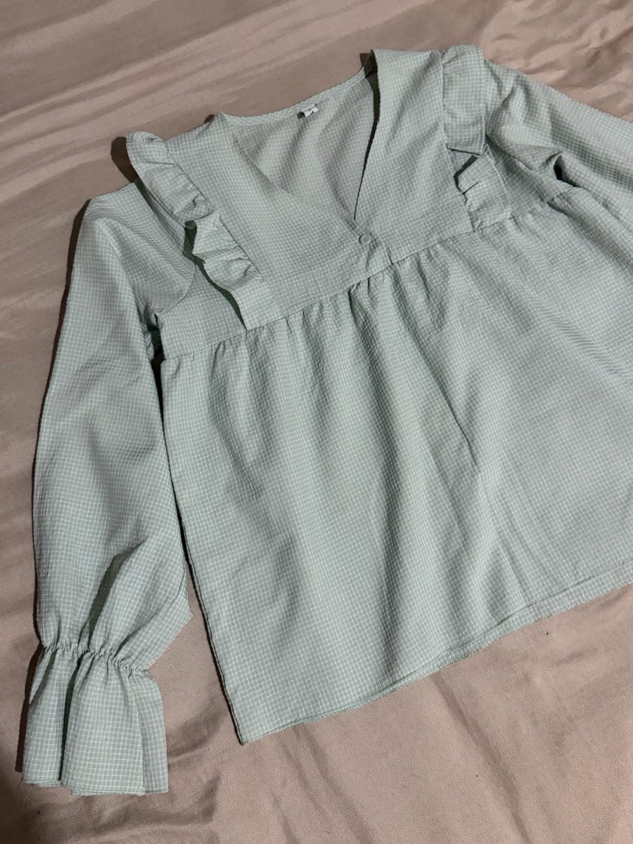 so_cutieee's tweet photo. เสื้อใส่ทำงาน ใส่เที่ยวก็น่ารัก ซิ้อมาจากร้าน https://t.co/vxl2G22sfRใส่ไม่กี่ครั้ง ขาย 135฿ ส่งฟรี #ส่งต่อ #ส่งต่อเสื้อผ้า #ส่งต่อเสื้อผ้ามือสอง #ส่งต่อเสื้อผ้ามือ2 #เสื้อผ้ามือสอง #เสื้อผ้าสไตล์เกาหลี #เสื้อผ้ามือสองสภาพดี #เสื้อผ้ามือ2 #เสื้อผ้ามือสองราคาถูก https://t.co/MMgQYp5zqQ