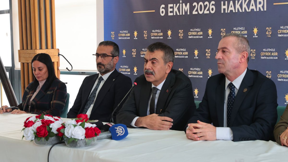 BirGun_Gazetesi's tweet photo. Yusuf Tekin “başarılarıyla” övündü: 

“Bir okul saldırısıyla işleri sabote edecek noktaya getirdiler”

Haberin tamamı: 
https://t.co/1i2QartaTc https://t.co/9a7rLaveih