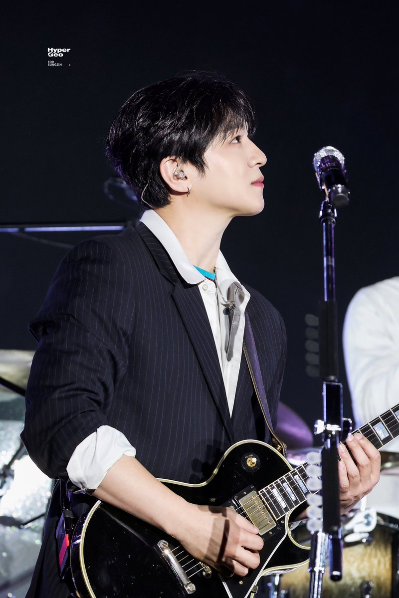 hypergeo1616's tweet photo. 261004 XMF

#DAY6 #데이식스 #성진 #SUNGJIN https://t.co/GZLWKtzXrg