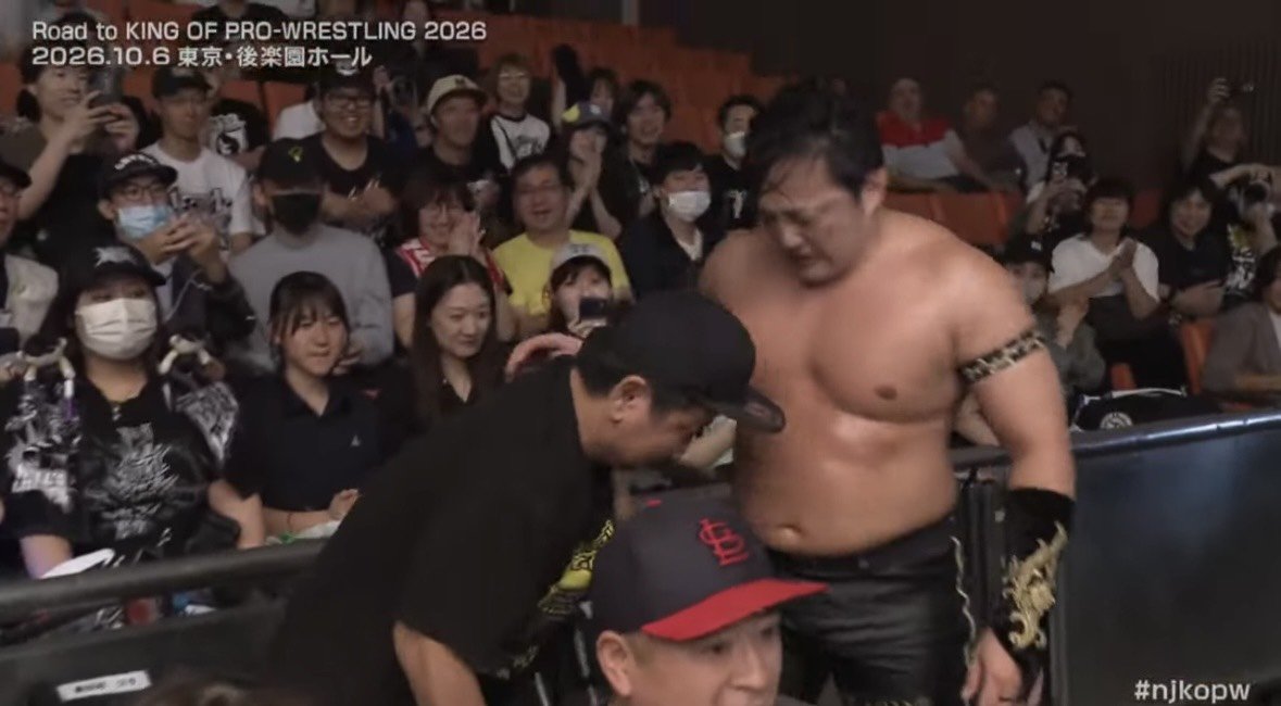ooshirofumiaki's tweet photo. 新日本プロレス
お友達の
タイチ選手の応援
後楽園ホールに

金丸選手が
椅子でタイチ選手を攻撃しようとしたら

タイチ選手が
僕を盾にしてきて

僕が
「死んでまうわ！！！！」
叫んだら

結構
ウケテたでぇ！！！

というか

金丸選手が
タイチ選手を
僕が座ってる席に
投げてくる
くだり３回くらいあったでぇ！！

NJPW WORLDの生配信
うつってたみたいで
6人くらいから
連絡きたでぇ！！！

タイチ選手
金丸義信選手
ありがとございます！！！！

#タイチ
#金丸義信