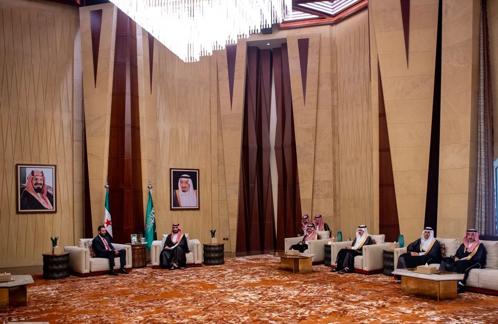 Columbuos's tweet photo. 🚨:

جانب من لقاء سمو - ولي العهد - الامير محمد بن سلمان بالرئيس السوري أحمد الشرع في العاصمة الرياض. https://t.co/fEpilZovUt