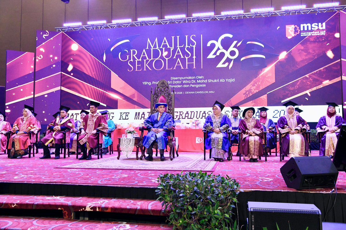 MohdShukriYajid's tweet photo. Officiated the "Majlis Graduasi Sekolah 2026", event, jointly organised by @MSUmalaysia and our partner schools, to celebrate the success of over 1300 #SPM2026 students. Congratulations on reaching this milestone. Glad to be with you as we celebrate this culture of excellence. Keep building relations and focus on your goals. @EnrolmentMsu
