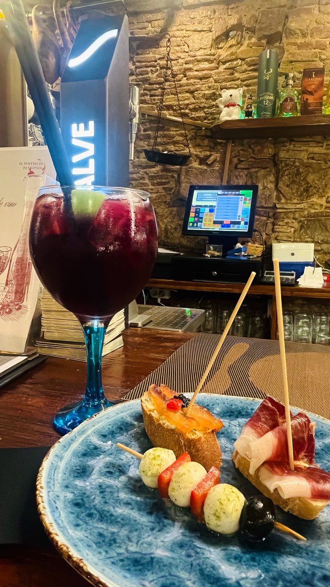 puttyo221b's tweet photo. 憧れの街、グラナダとバルセロナへ。とにかくずっと美しくて情熱的で、毎日1万歩以上歩いてたのも忘れちゃうぐらい目も心も���われて、ワインと生ハムにパエリアをはじめ毎日舌鼓して、中世と近代､今日と続く人の確かな想いに触れて涙が自然と溢れて。1.2を争うぐらい大好きな街と国になりました。 https://t.co/u68KtSBmOA