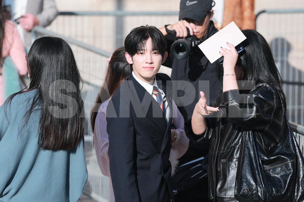 nhphngn's tweet photo. My heart is so full of pride seeing everything Siwoo has achieved during this journey 🥺💜

PROUD OF PARK SIWOO 
#PARKSIWOO 
#PARKSIWOOPFWSS27
#PARKSIWOOxVALENTINO https://t.co/HGDzCEurjS