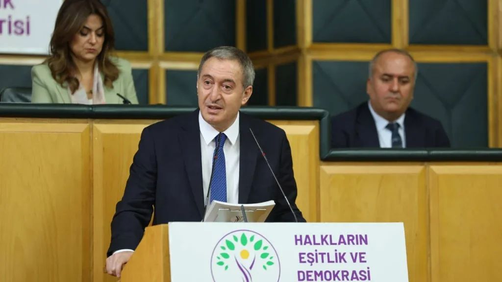 velevhaber's tweet photo. DEM Parti’den süreç tepkisi: ’12 yıl geçti, Kobani Davası’ndan arkadaşlarımız hâlâ tutuklu’

https://t.co/m7x9K7nhNO https://t.co/p3dEzXCOkJ
