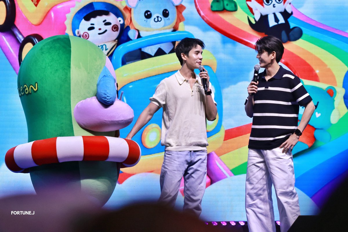 FORTUNEn__'s tweet photo. มือก็จับลูก ตาก็มองแต่..เธอ อยู่อย่างนั้น🤫🫢🫣🫠

JS CEAN LOVELYFAM

#GMMTVFANIVAL2026HappyFamilyxJS  
#jimmyyjp #sea_tawinan #AVOCEAN
#FortUNepix https://t.co/9b3rfM6msp