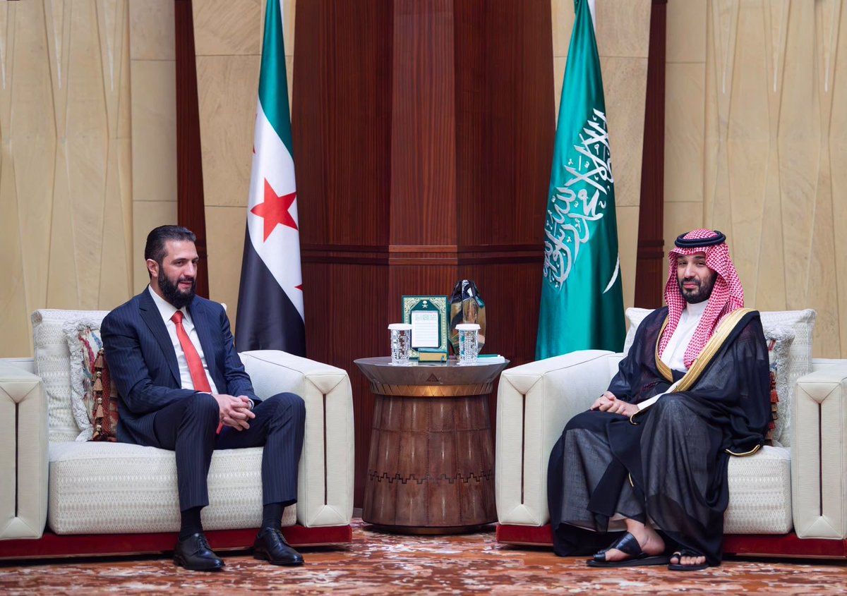 Badermasaker's tweet photo. سمو سيدي #ولي_العهد يلتقي رئيس الجمهورية العربية السورية. https://t.co/oO9FGwAZ4M