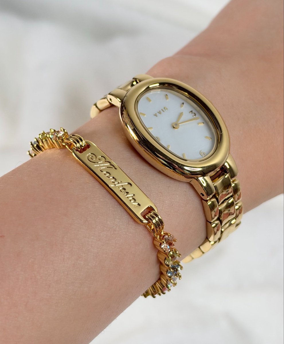 PPIMMYY's tweet photo. Yvis x Bunny Pretty Demand Born Favorite Brass Bracelet 🎀✨
เอามาใส่คู่กับนาฬิกา Yvis แล้วคือสวยตะโกนมากกก หวานๆ แต่ยังดูเรียบหรู มีดีเทลเพชรสีๆ วิบวับเบาๆ ยิ่งใส่สแตคคู่กันยิ่งดูแพงสุดๆ 
ที่ชอบมากคือมีสลักคำว่า “Manifestor” ด้วย จึ้งงง เหมือนใส่เครื่องประดับที่มีความหมายไปด้วยเลย