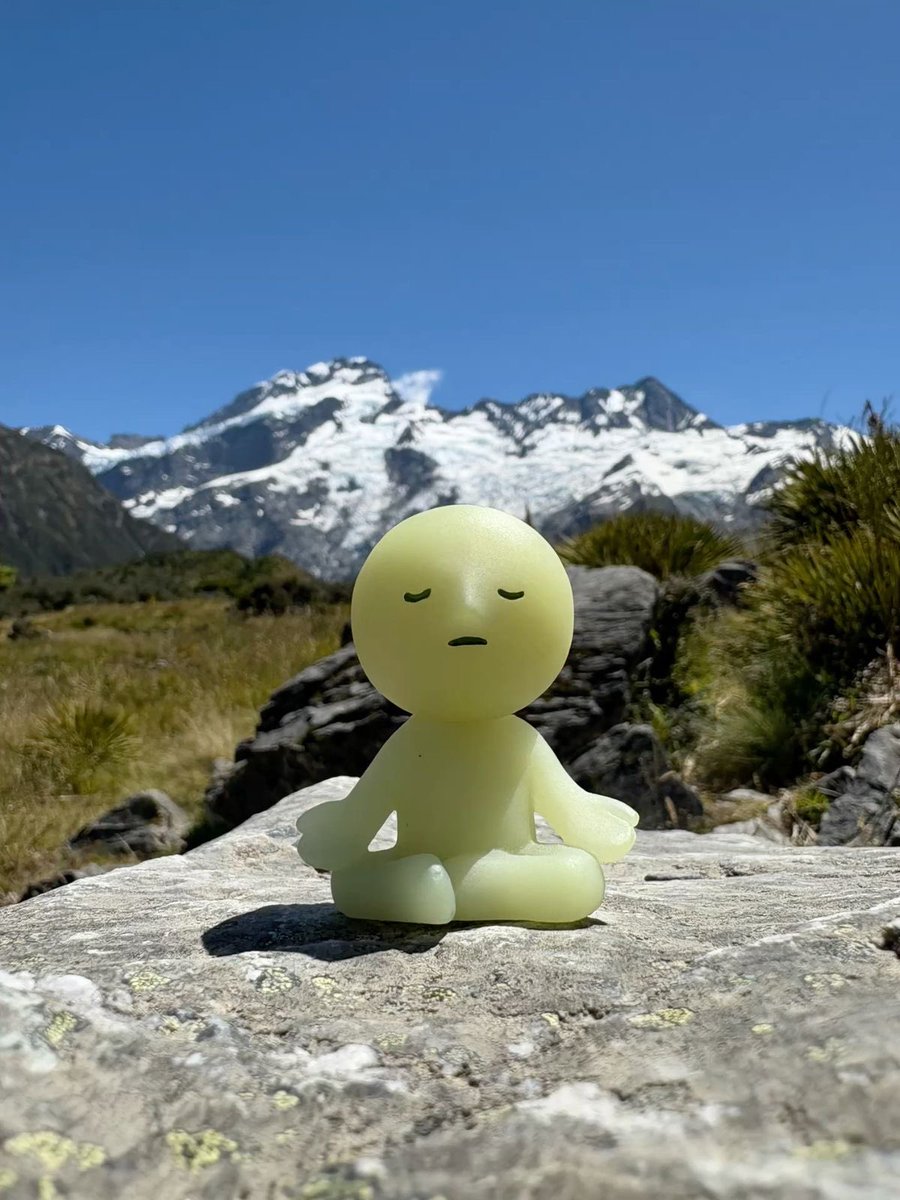 Smiskimoon's tweet photo. Smiski is at peace. 🧘‍♂️

You should be too.

$SMISKI soon. 

🌱 https://t.co/AHbItp4RGn https://t.co/On9tBo0IJL