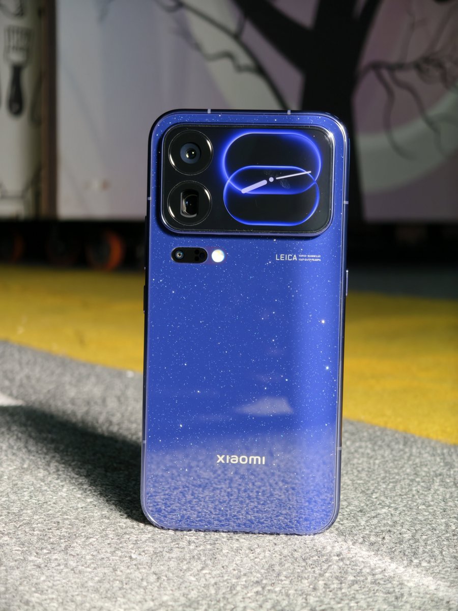 TechMasterCo's tweet photo. Xiaomi 18 Pro Max in the house, guys! 🔥

I really love this Starry Blue colour 💙

What do you want me to test or show you on this phone? And what do you think of the design? 👀

Full video coming very soon! 🫴 https://t.co/JppUqXVyF7