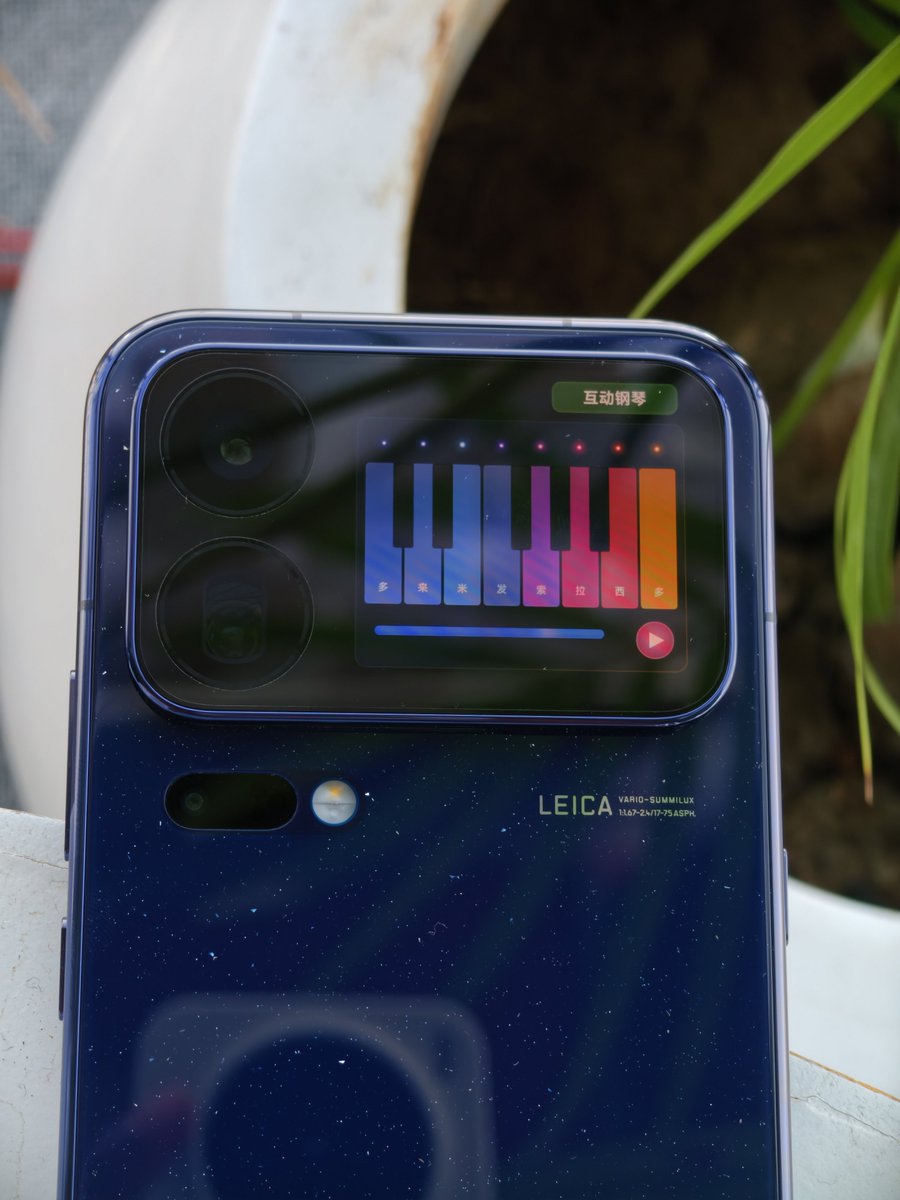 TechMasterCo's tweet photo. Xiaomi 18 Pro Max in the house, guys! 🔥

I really love this Starry Blue colour 💙

What do you want me to test or show you on this phone? And what do you think of the design? 👀

Full video coming very soon! 🫴 https://t.co/JppUqXVyF7