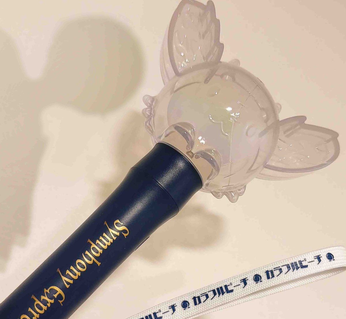 suchi_paint's tweet photo. 先日からぴちさんにご招待いただき、Kアリーナへお邪魔しました！！
次々展開されていく物語に惹き込まれっぱなしでした✨
アリーナツアー頑張って下さい！

ペンライトもらった🍑
#からぴち
#ぱらぴち2026 https://t.co/uD6Li71A4h