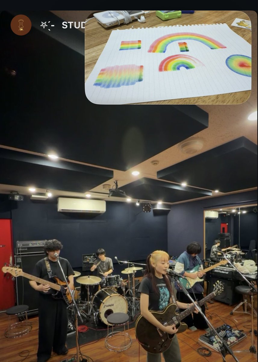 nmnl_6's tweet photo. Lavtくんの配信がツイキャスだったおかげでほぼ同スタートだったchef'sのインライと同時再生できてご機嫌すぎる、Lavtくんの描いた虹を背景においしいライブ味わえて幸🙂‍↕️ https://t.co/ymXG6EKvXC