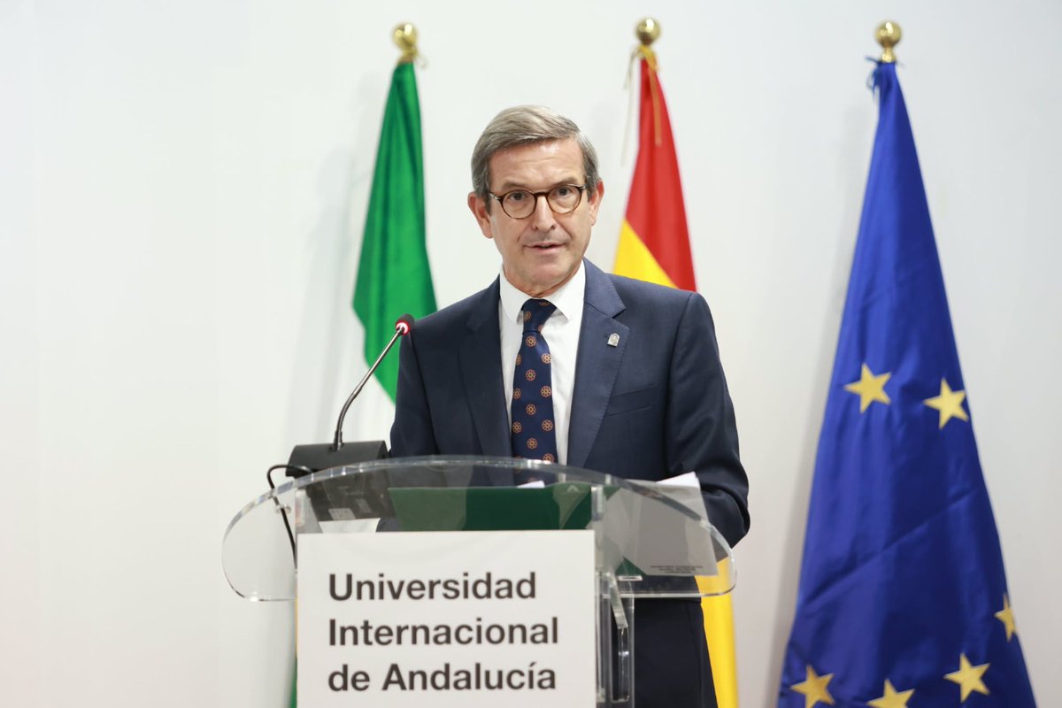 UniversidadAnd's tweet photo. 🌍 @paradelajsr señala a la @UNIAuniversidad como referente en la internacionalización del sistema universitario andaluz.

🎓 La universidad estrena este curso una nueva oferta académica orientada a tecnologías emergentes.x https://t.co/z5QxdzxZuD