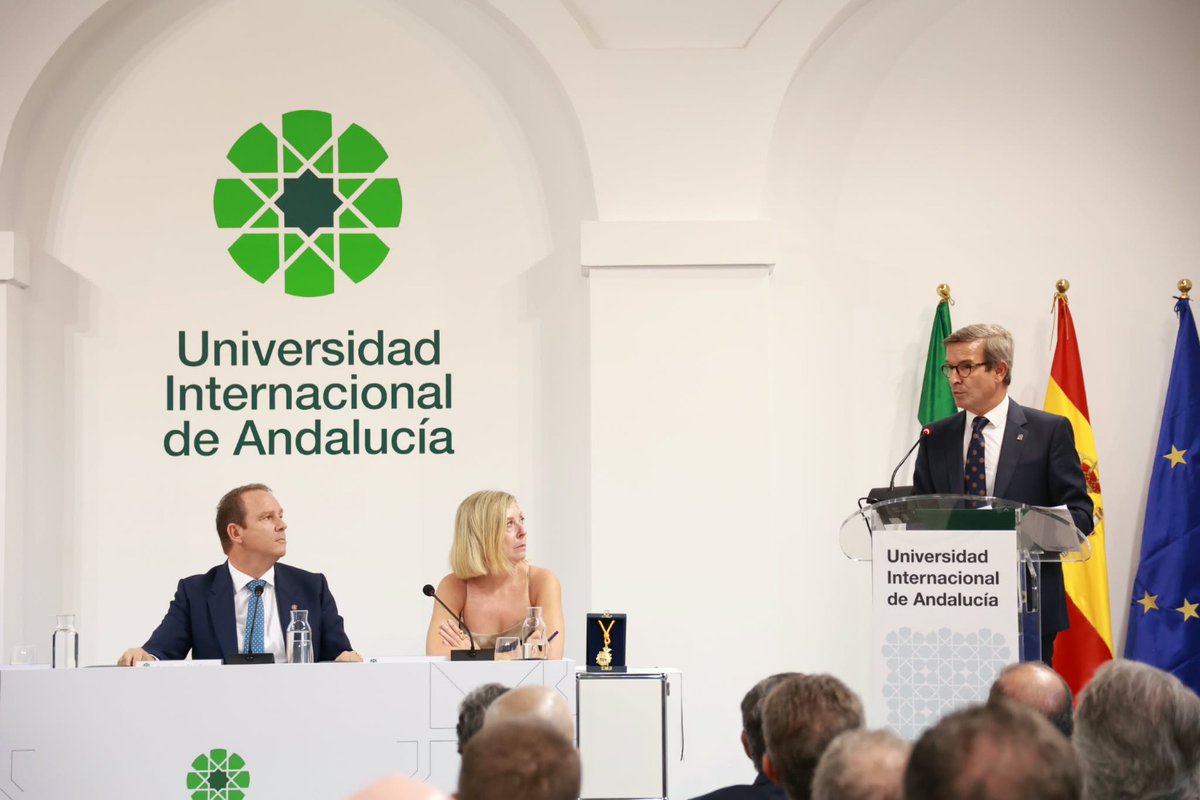 UniversidadAnd's tweet photo. 🌍 @paradelajsr señala a la @UNIAuniversidad como referente en la internacionalización del sistema universitario andaluz.

🎓 La universidad estrena este curso una nueva oferta académica orientada a tecnologías emergentes.x https://t.co/z5QxdzxZuD