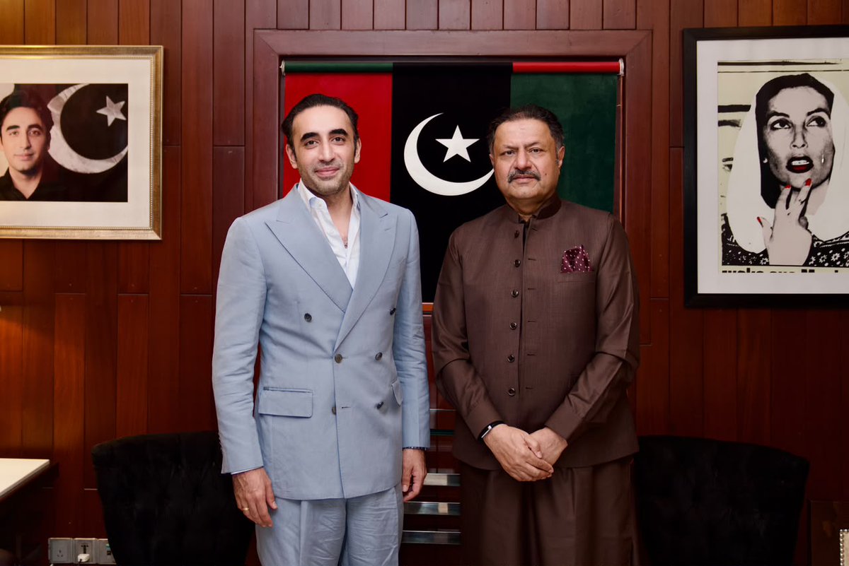 MediaCellPPP's tweet photo. کراچی: پاکستان پیپلزپارٹی کے چیئرمین بلاول بھٹو زرداری سے پی پی پی ضلع سجاول کے صدر اور لائیو اسٹاک، فشریز کے محکموں کے وزیر محمد علی ملکانی نے بلاول ہاؤس میں ملاقات کی جس میں انہوں نے اپنے حلقہ انتخاب کے عوامی مسائل اور ان کے حل سے متعلق بریفنگ دی جبکہ اپنے محکموں کی کارکردگی سے آگاہ کیا۔
@BBhuttoZardari