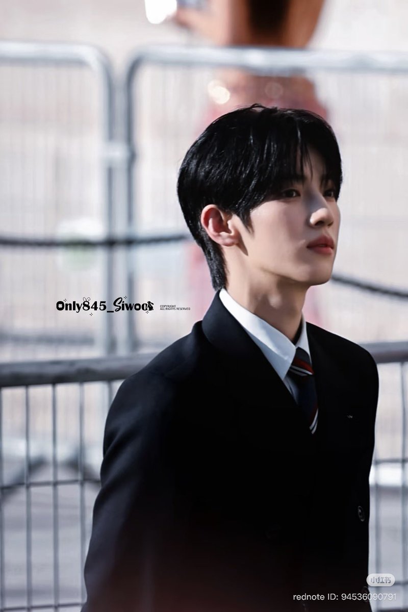 cucarot0510's tweet photo. A triumphant return for Park SiWoo! After conquering the Paris fashion scene, welcome home to our shining star.

PROUD OF PARK SIWOO
#PARKSIWOO
#PARKSIWOOPFWSS27
#PARKSIWOOxVALENTINO https://t.co/iymPWuuUs8