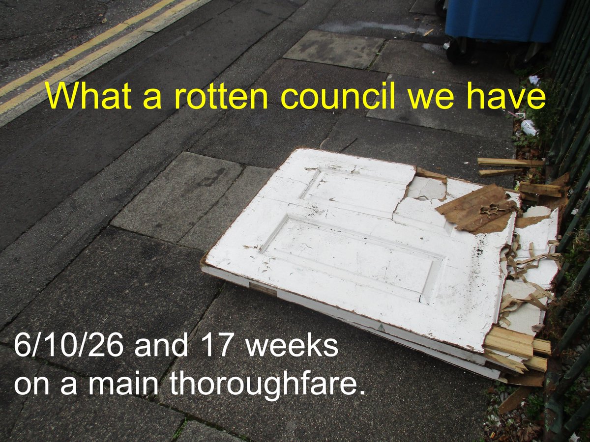 ed19374's tweet photo. @TamesideCorr It's unlikely The Correspondent will criticise TMBC, so I will.

One of the ward councillors for the location below pulls his weight. The other two (Labour) don't seem to.

As for TMBC and those responsible for it not being shifted, the words pay and washers spring to mind. https://t.co/mTKnTYZpXw