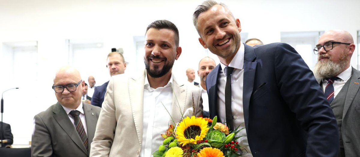 ROBZIK's tweet photo. Tobias Rausch è il nuovo presidente del Landtag della Sassonia-Anhalt. Il 35enne è stato eletto al più alto incarico del Land al primo scrutinio. È la prima volta in Germania che l’AfD nomina un presidente del Landtag. https://t.co/lDXiaJ9Gfa