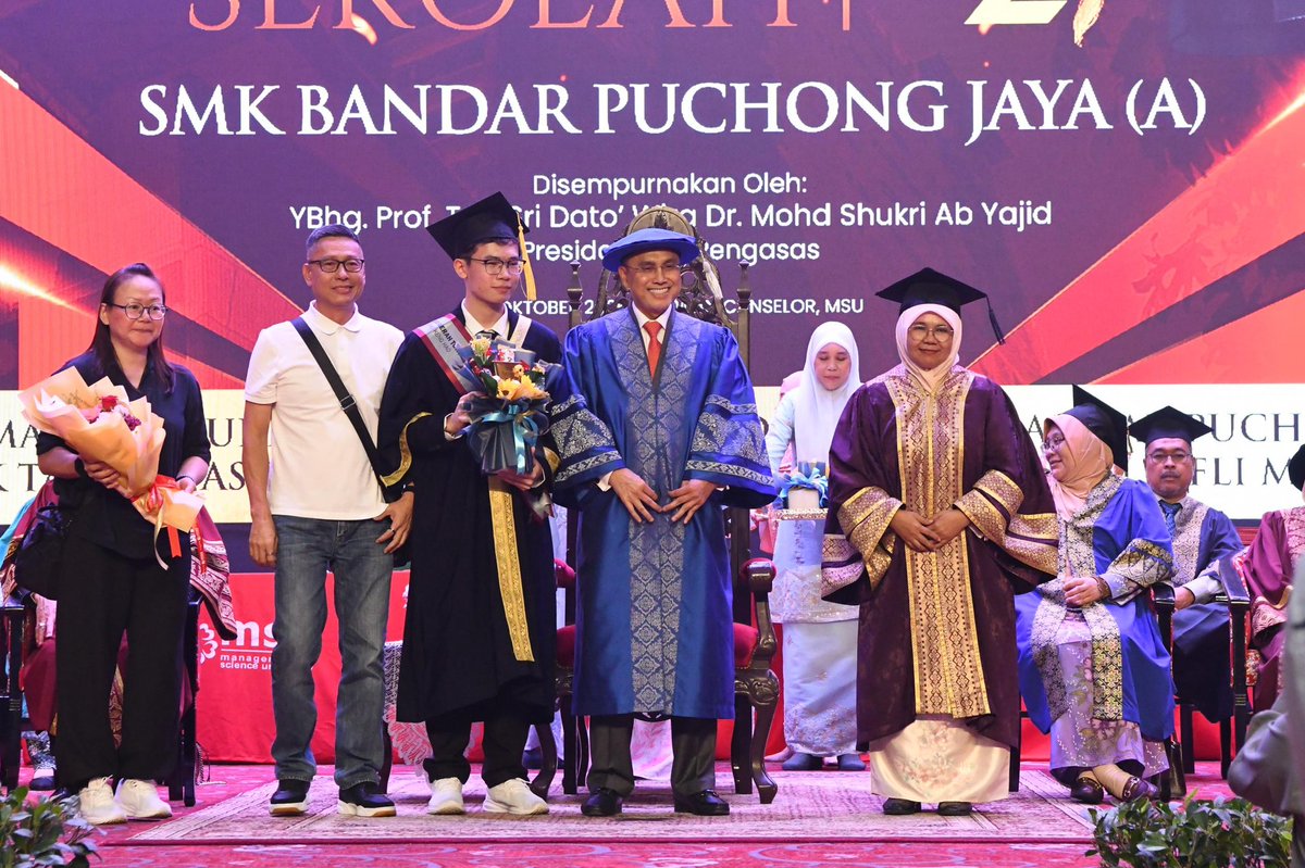 MohdShukriYajid's tweet photo. Amazing achievements by the students at the Majlis Graduasi 2026. Always be grateful and appreciative of those who have supported your journey, especially our teachers, parents and families. You own this transformative, be proud! 
#SMKPuchongPerdana 
#SMKTamanSriMuda 
#SMKTamanTasik 
#SMKDatoZulkifliMohamad 
#SMKBandarPuchongJayaA
#SMKSS17SubangJaya @MSUmalaysia #MajlisGraduasi2026
