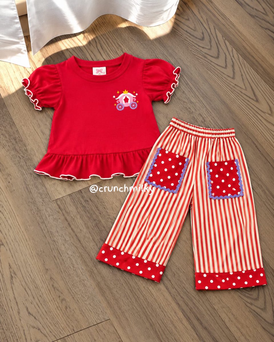 crunchmilky's tweet photo. MOMS, SIAP-SIAP KALAP 😭🫵🏻 
aku nemu brand baju anak lokal yang isinya lucu-lucu semuaaa 
scroll satu… nemu lagi. scroll lagi… NEMU LAGI 😭 
ujung-ujungnya wishlist penuh, keranjang juga ikutan penuh 😭🤌🏻￼ https://t.co/8GlPtUgrk0