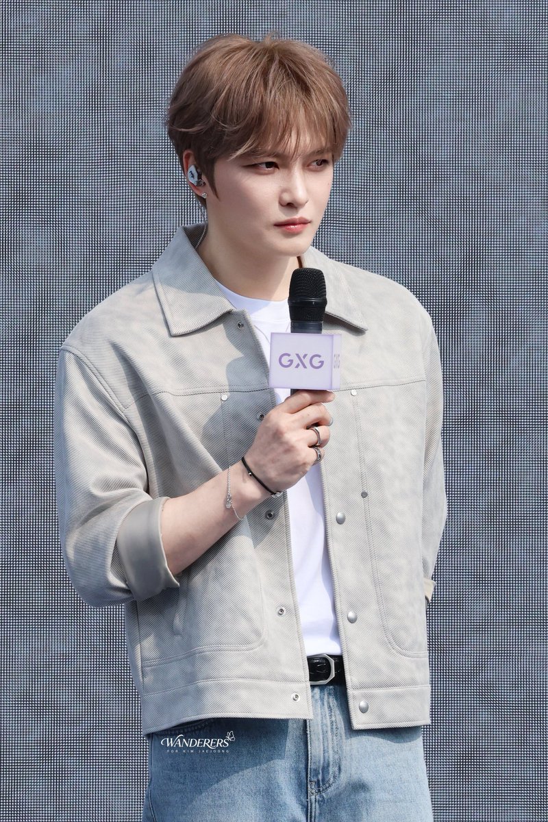 jj_Dopamine's tweet photo. 데뷔23년차 아이돌 얼굴 믿겨지삼? https://t.co/vSRe0w4cm2