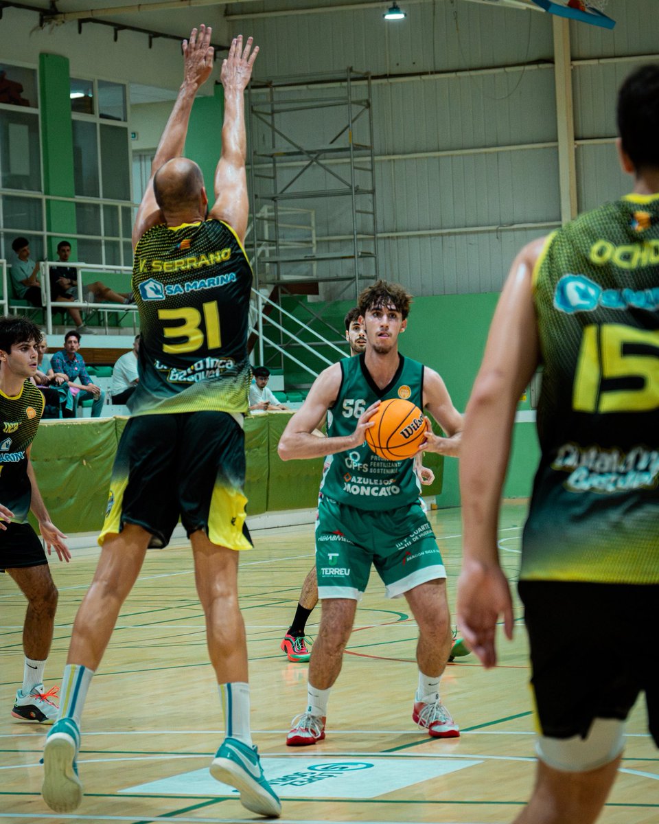 CBCuarte's tweet photo. ¡QUÉ MANERA DE EMPEZAR! Club Baloncesto Cuarte de Huerva arranca en @tercerafeb con una contundente victoria ante el @ciutatdincabasquet (81-57).
Intensidad, defensa y carácter durante los 40 minutos para regalar a nuestra afición un debut soñado. https://t.co/hzbR3DMJza