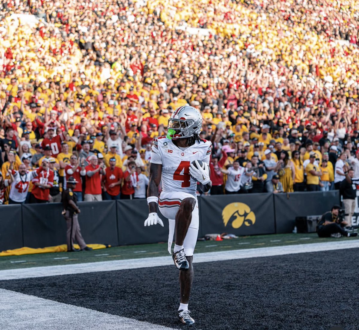 BigJakeCLE's tweet photo. I genuinely don’t think we’ll ever see another college WR quite like @Jermiah_Smith1. The greatest we’ve ever seen, and he chose to be a Buckeye. Appreciate greatness while it’s right in front of you. And somehow, the best chapters of his story are still ahead. https://t.co/lXd6RgVnvf