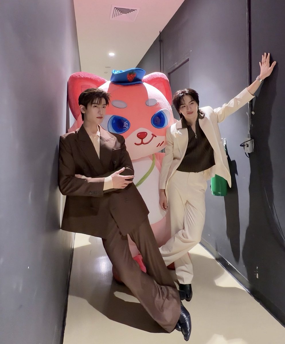 MrToky_Domundi's tweet photo. The Model Family, don’t you think kub ?

#thomaskong
#MrToky https://t.co/lajkmeEmXt