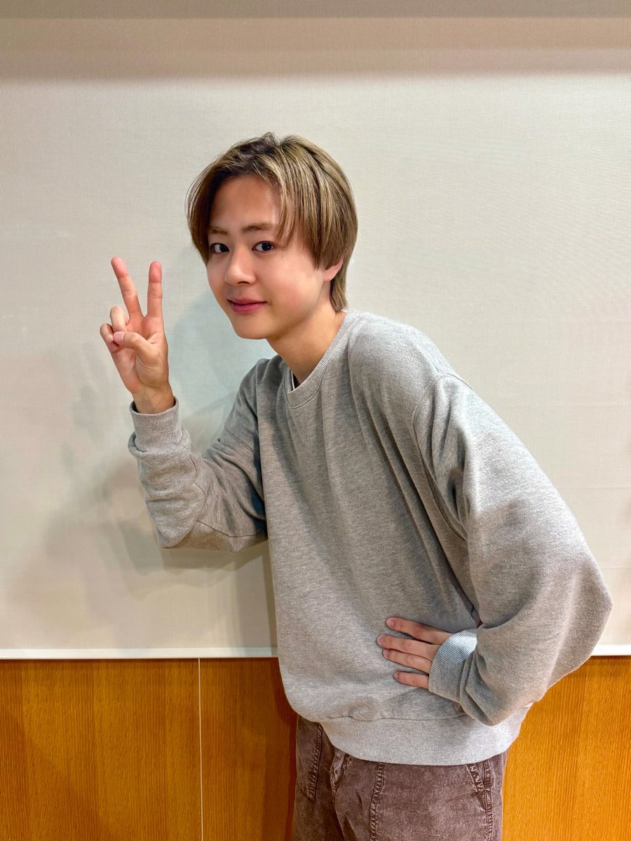 jr_official_X's tweet photo. 【 Radio📻 】

今週の『 #カンバリ！』は...🌃

前半は #岡佑吏 がひとりで🎙️💬
後半は #永岡蓮王 と #浦陸斗 が加わった3人でお届けしました🩷💛🤍

お聴きいただいた皆さま、ありがとうございました✨

#AmBitious https://t.co/Ih0zZOtStP