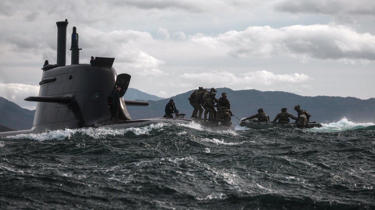 Commando_Ops's tweet photo. Commando on Ex STRIKE WARRIOR 26

Commandos from UKCF of 148Bty working alongside a German Partners to conduct Submarine RV drills during Ex STRIKE WARRIOR ahead of Winter Deployment.

https://t.co/5CP86cT4Lt https://t.co/ev9J350Klq