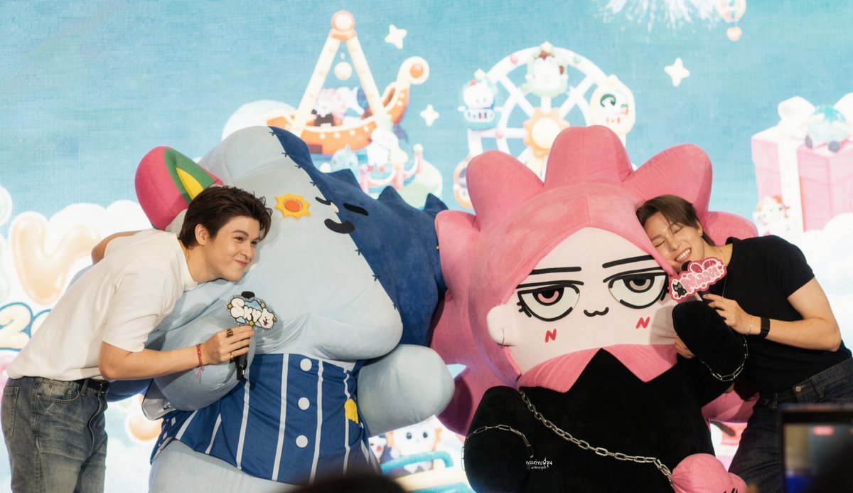 waNwiPLe's tweet photo. บ้านอื่นจุ่มแก้มยังไง บ้านนี้จุ่มแบบครอบครัวบ้านแฝด

SKYNANI F4MILY FANIVAL  

#GMMTVFANIVAL2026HappyFamilyxSN https://t.co/Q0sjzGhdkZ