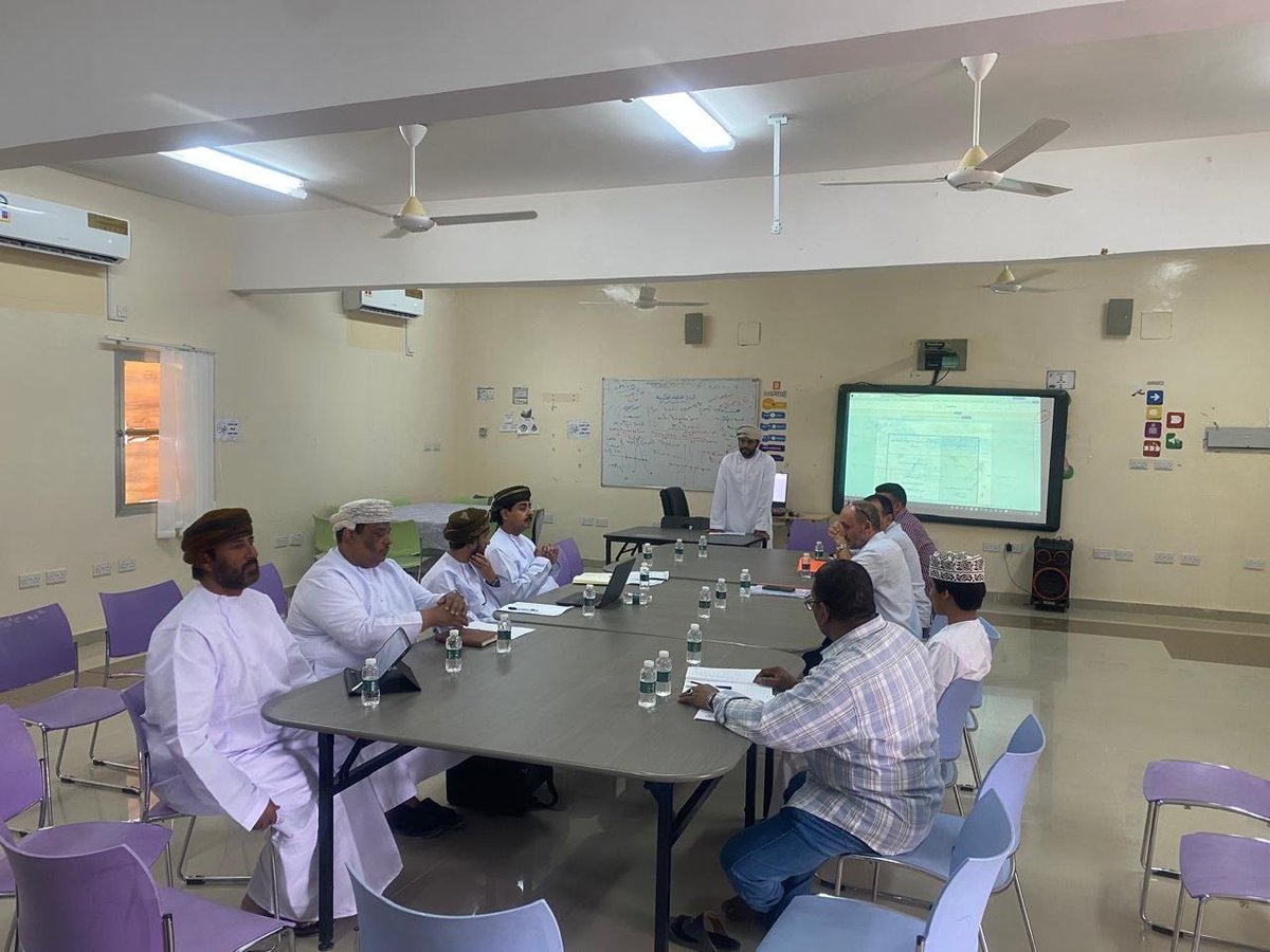 SchoolAndat's tweet photo. تشرفت المدرسة اليوم بزيارة فريق الإشراف التربوي اللامركزي (18)، لتشخيص واقع العمل وتمكين فريق التقويم الذاتي بالمدرسة، وذلك على مدار اليوم الدراسي، برئاسة الأستاذ حامد العمري من دائرة تطوير الأداء المدرسي https://t.co/SC4q0g93dA